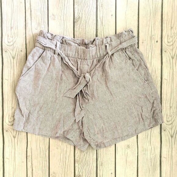 Old Navy Pants - Old Navy gray striped linen blend shorts- 8